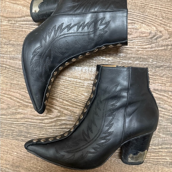 TOGA Pulla 37.5 (7-7.5) EUC Stud Boots with western sewn detail and metal heel - Picture 8 of 15